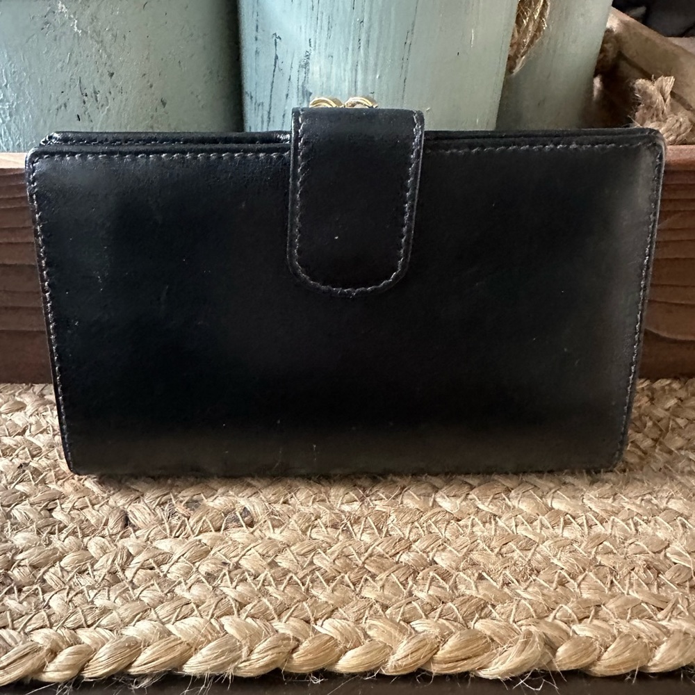 Gucci Two Tone bifold Wallet with Kiss lock change side - Picture 12 of 12